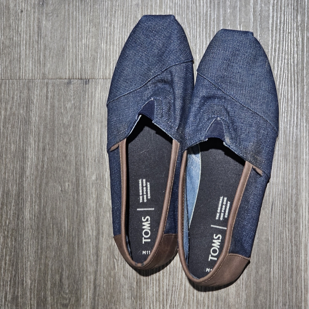Alp forward toms mens 11 in navy blue and brown lightly used